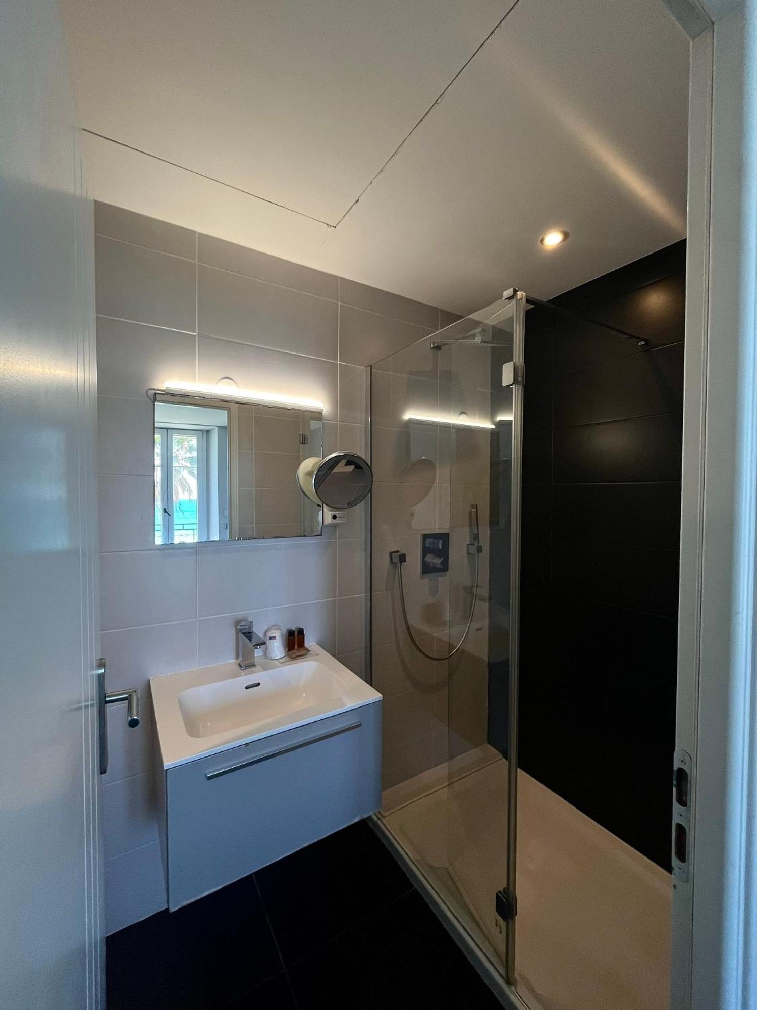Hotel Flots D'Azur Promenade Des Anglais Niza Habitación foto